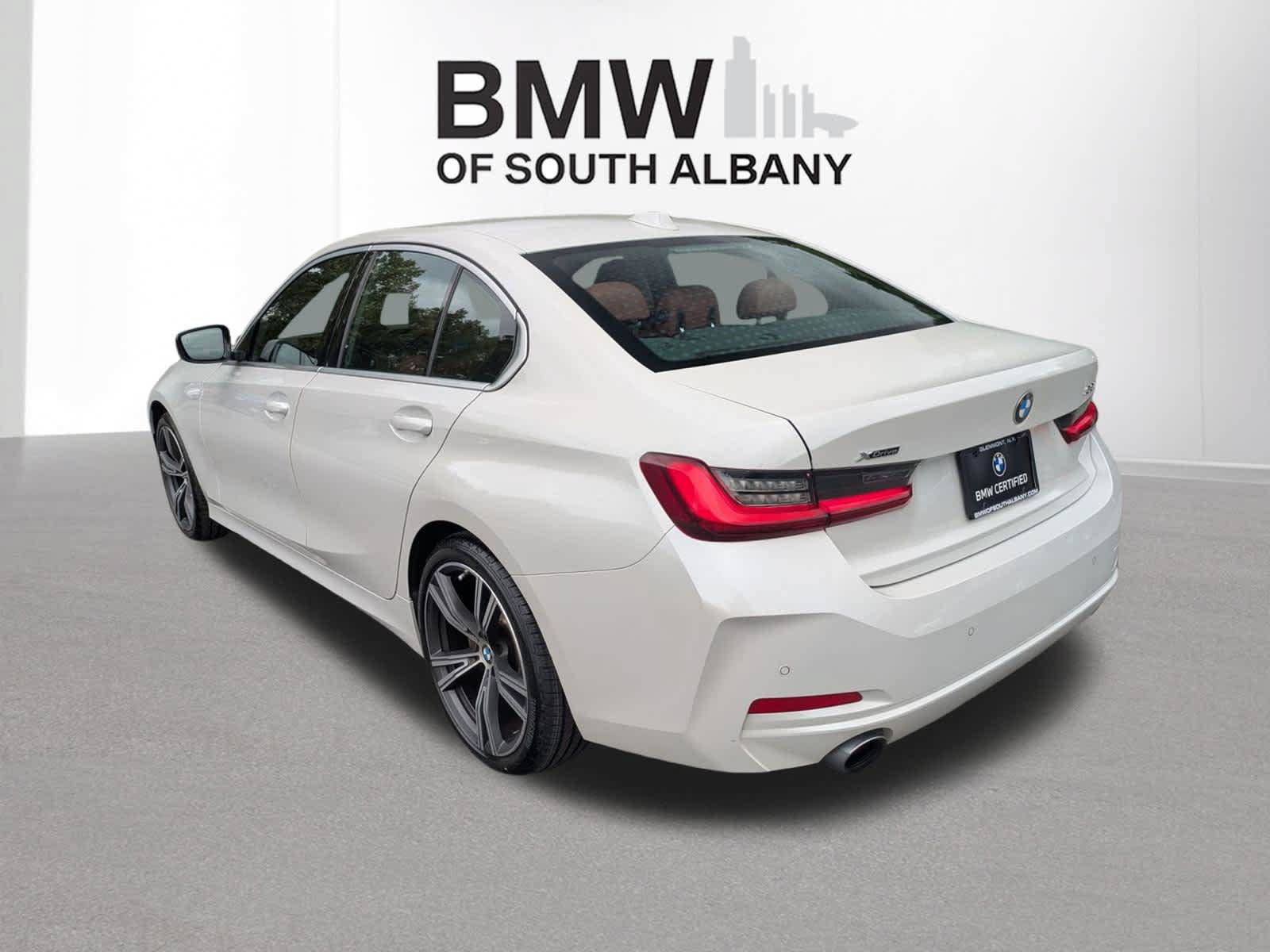 Used 2024 BMW 330i xDrive Sedan w/ Premium Package AWD/4WD image 5