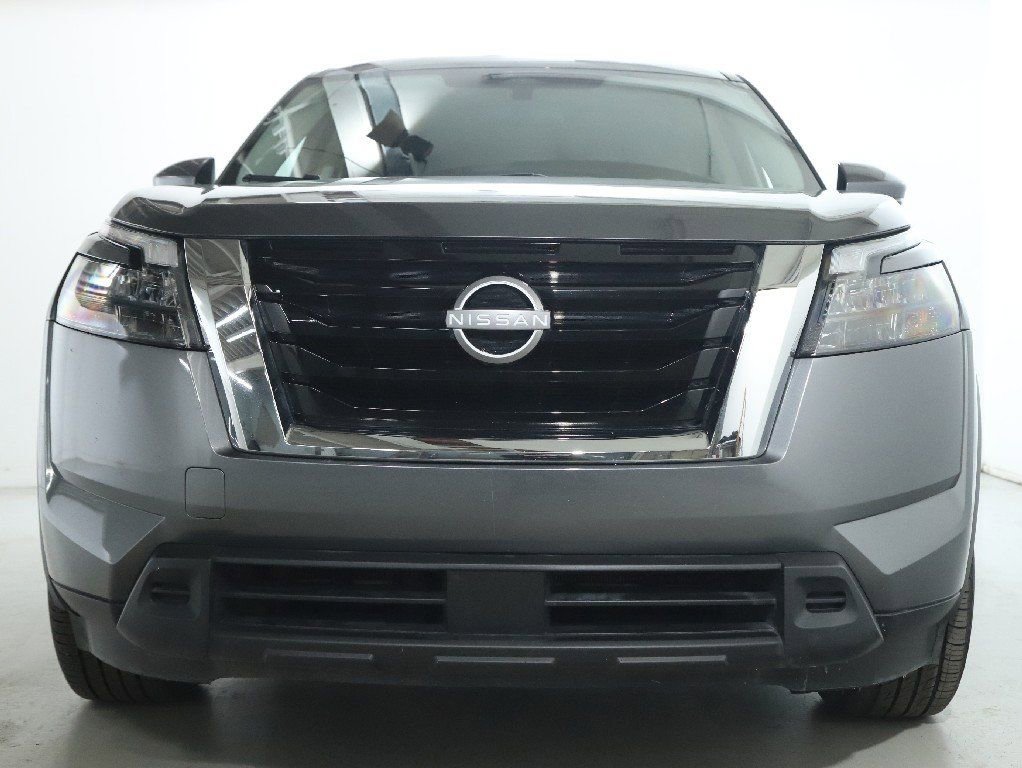 Used 2025 Nissan Pathfinder SV image 6
