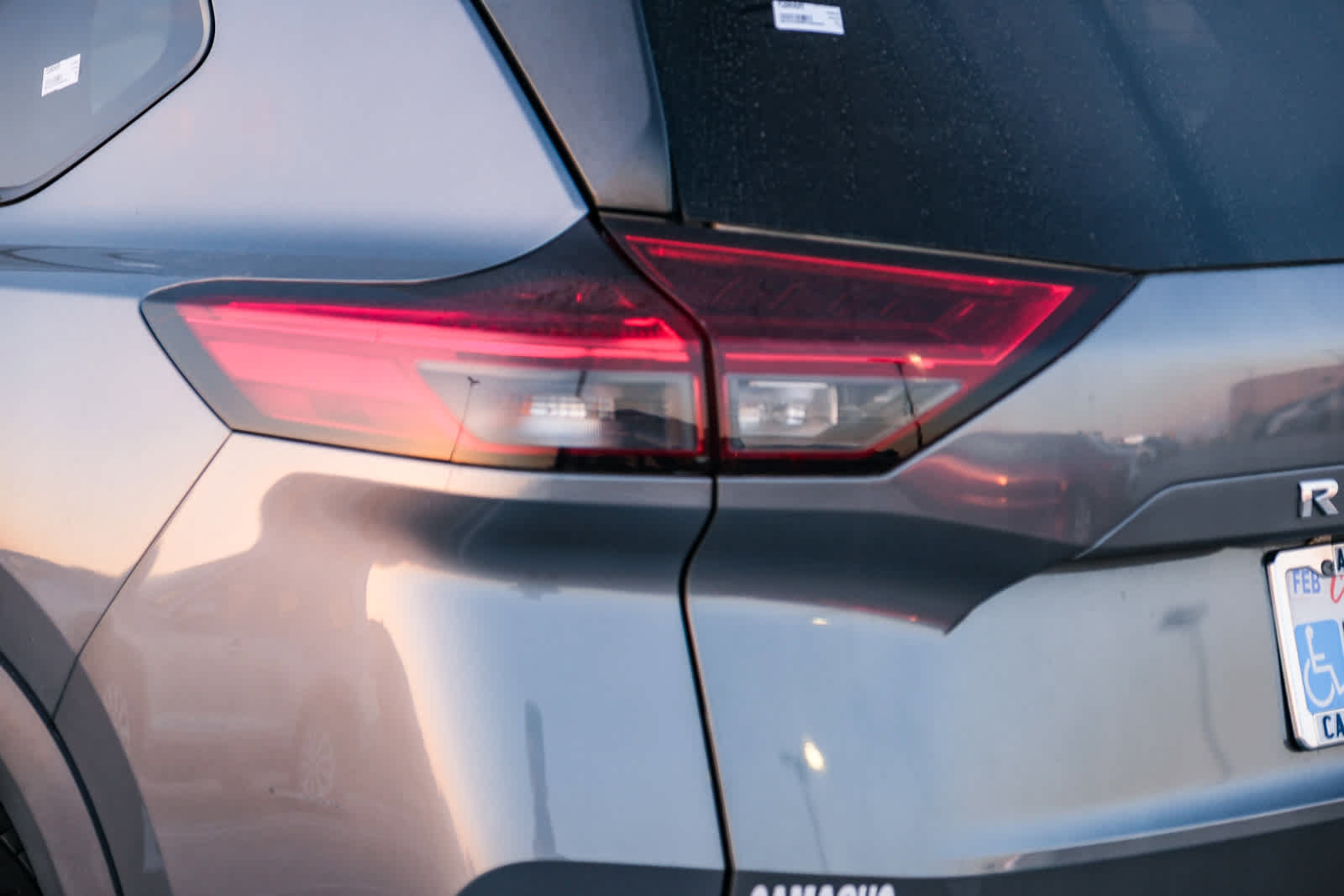 Used 2023 Nissan Rogue S FWD image 7