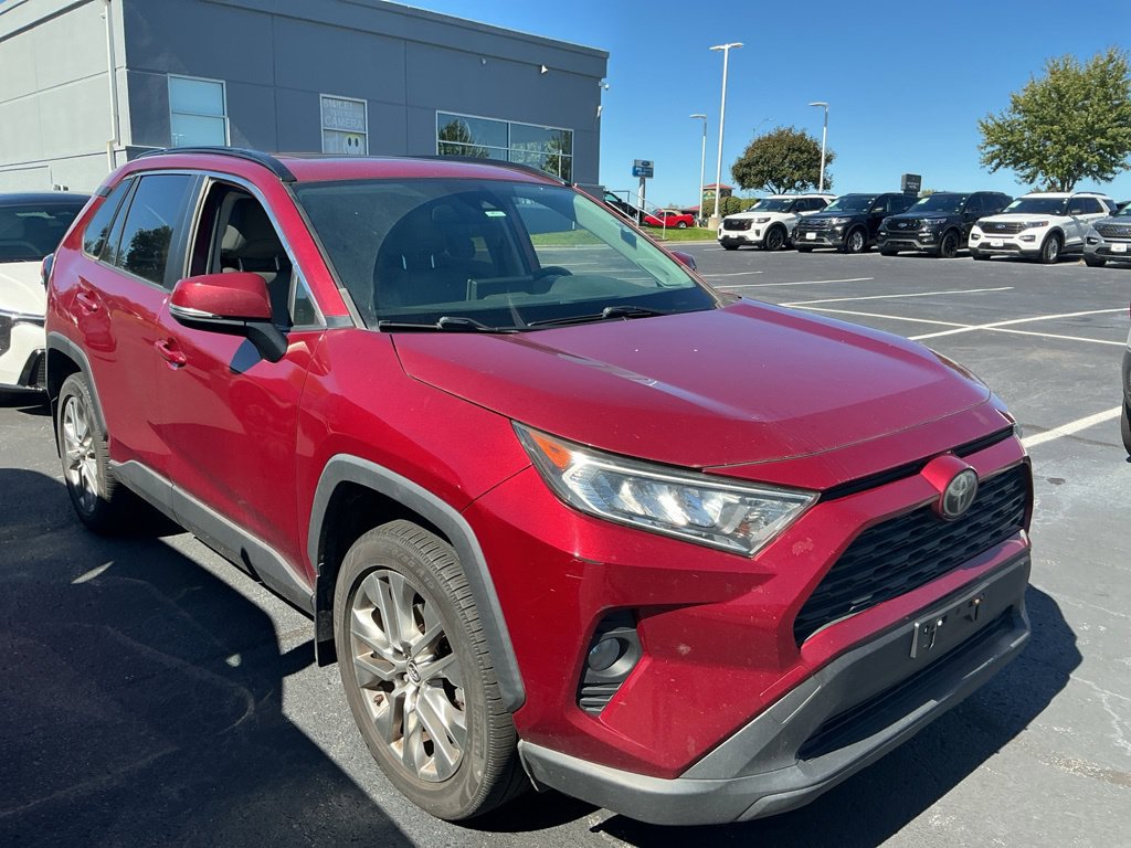 Used 2019 Toyota RAV4 XLE Premium FWD image 12