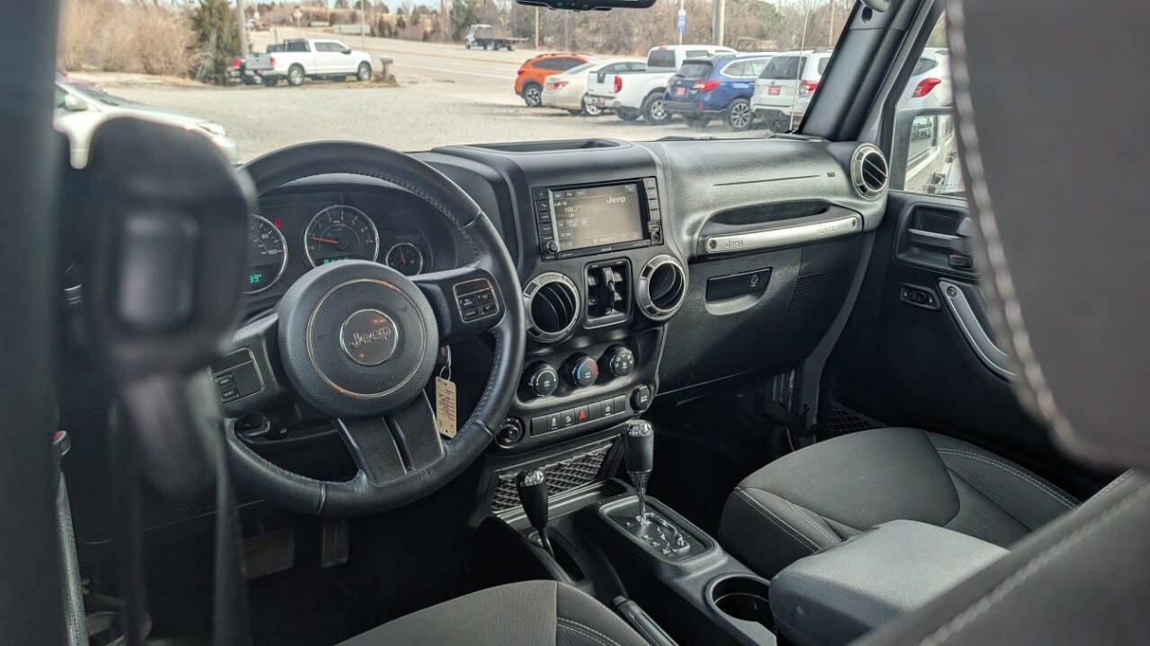 Used 2017 Jeep Wrangler Unlimited Sahara image 12