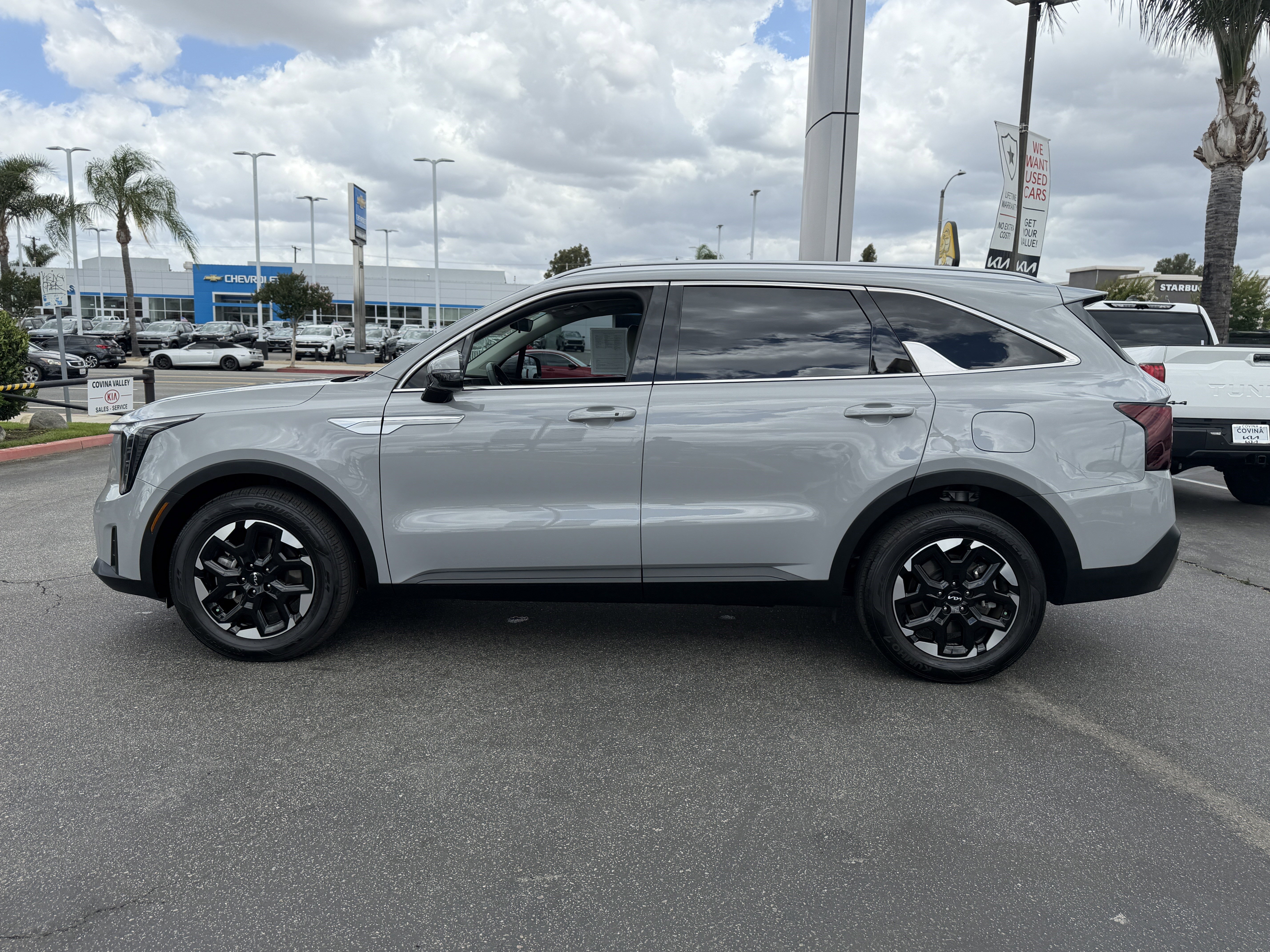 Certified 2024 Kia Sorento S w/ Panoramic Sunroof Package FWD image 5