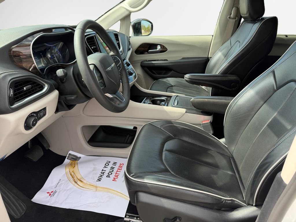 Used 2024 Chrysler Pacifica Limited FWD image 12