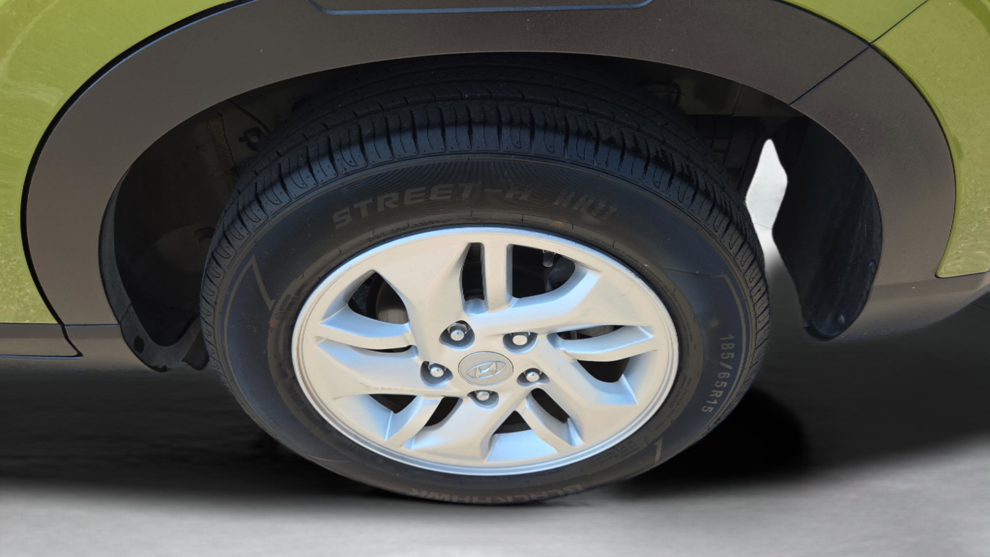 Used 2020 Hyundai Venue SEL image 18
