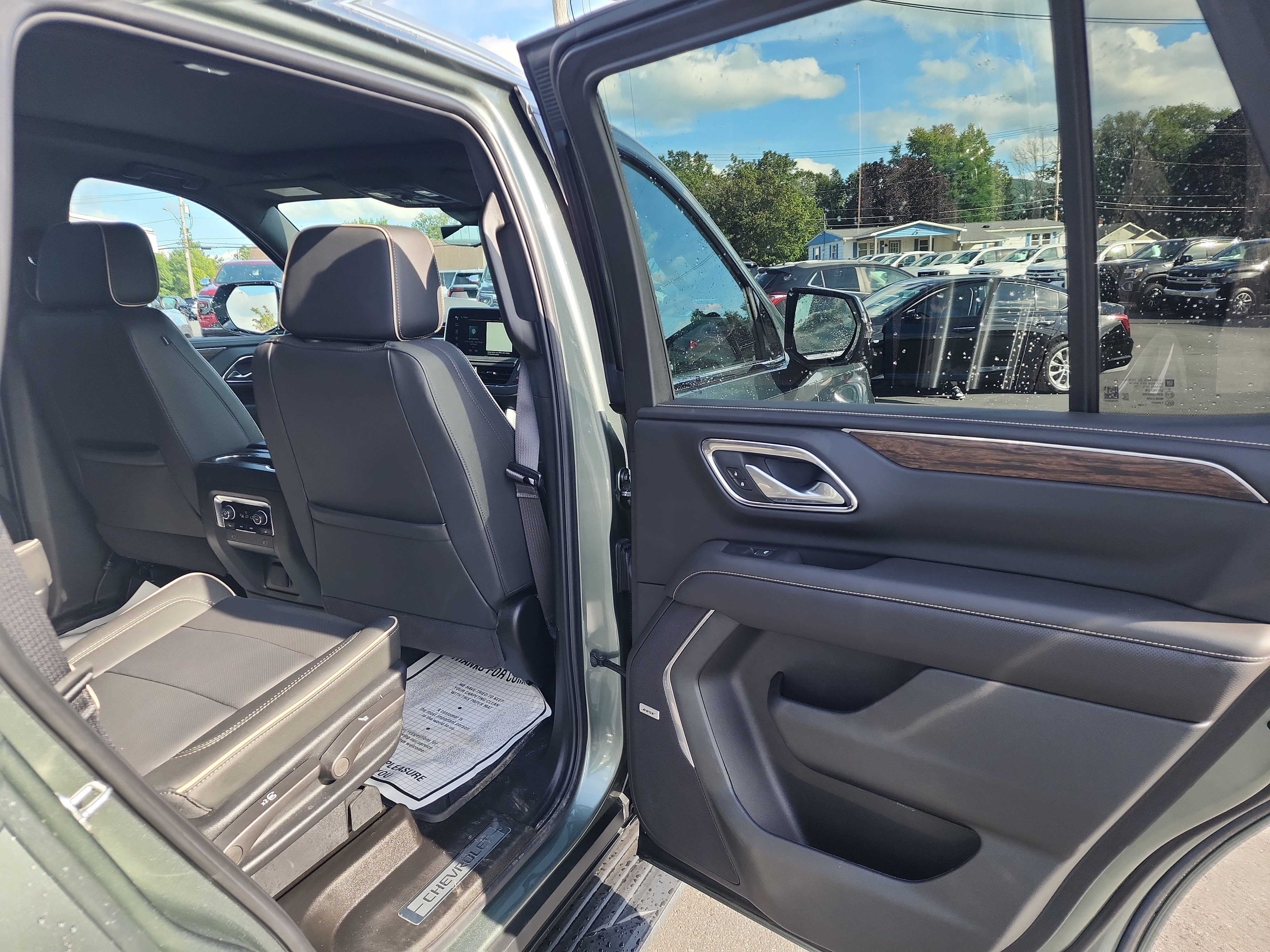 Certified 2024 Chevrolet Tahoe Premier w/ Premium Package AWD/4WD image 34