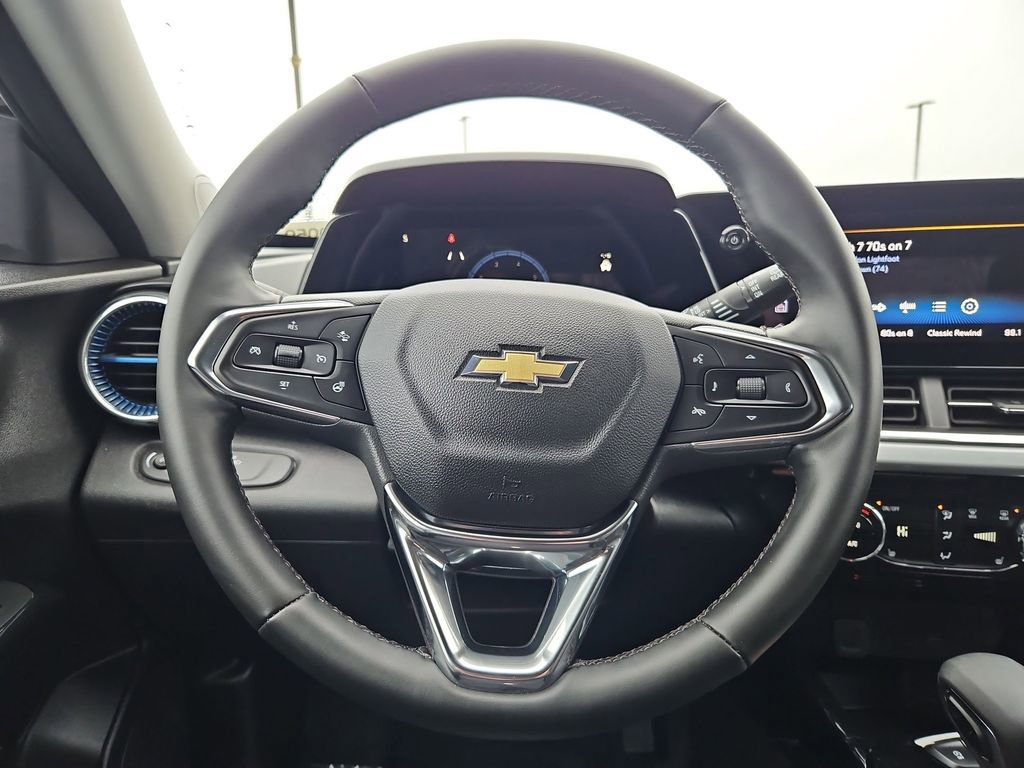 Certified 2025 Chevrolet Trax LT w/ LT Convenience Package image 14