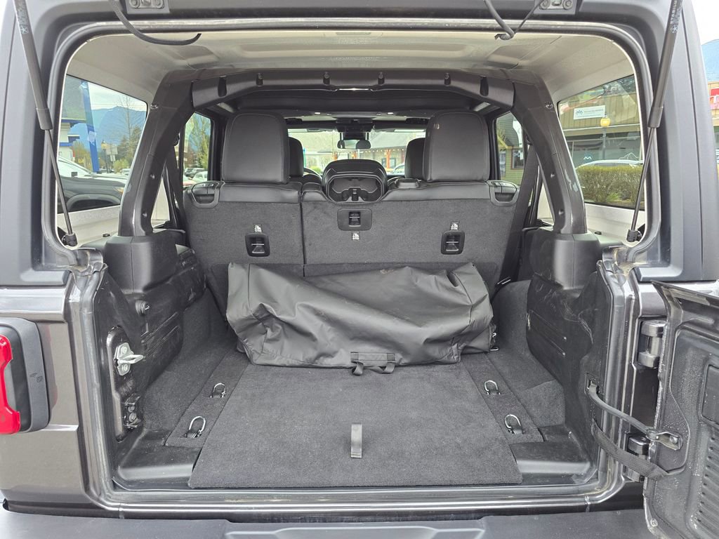 Used 2024 Jeep Wrangler Unlimited Rubicon w/ XTREMEE 35" Tire Package image 14