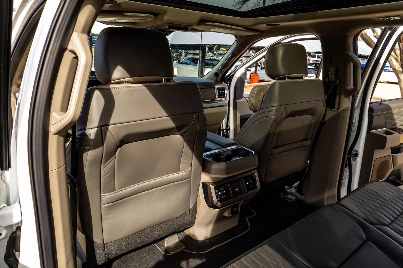 Used 2025 Ford F450 Platinum w/ Platinum Plus Package image 33