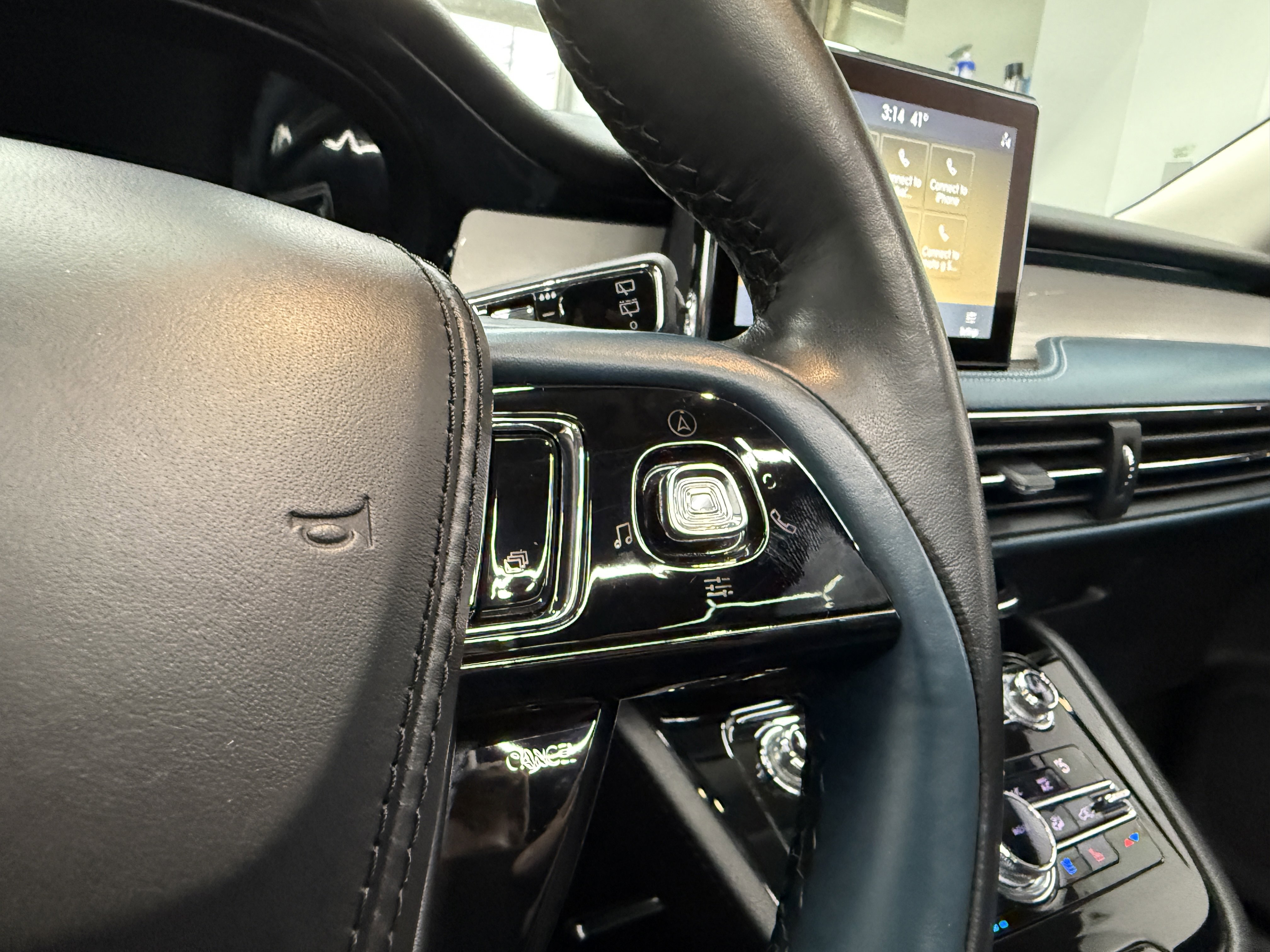 Used 2020 Lincoln Corsair Reserve w/ Equipment Group 202A image 17