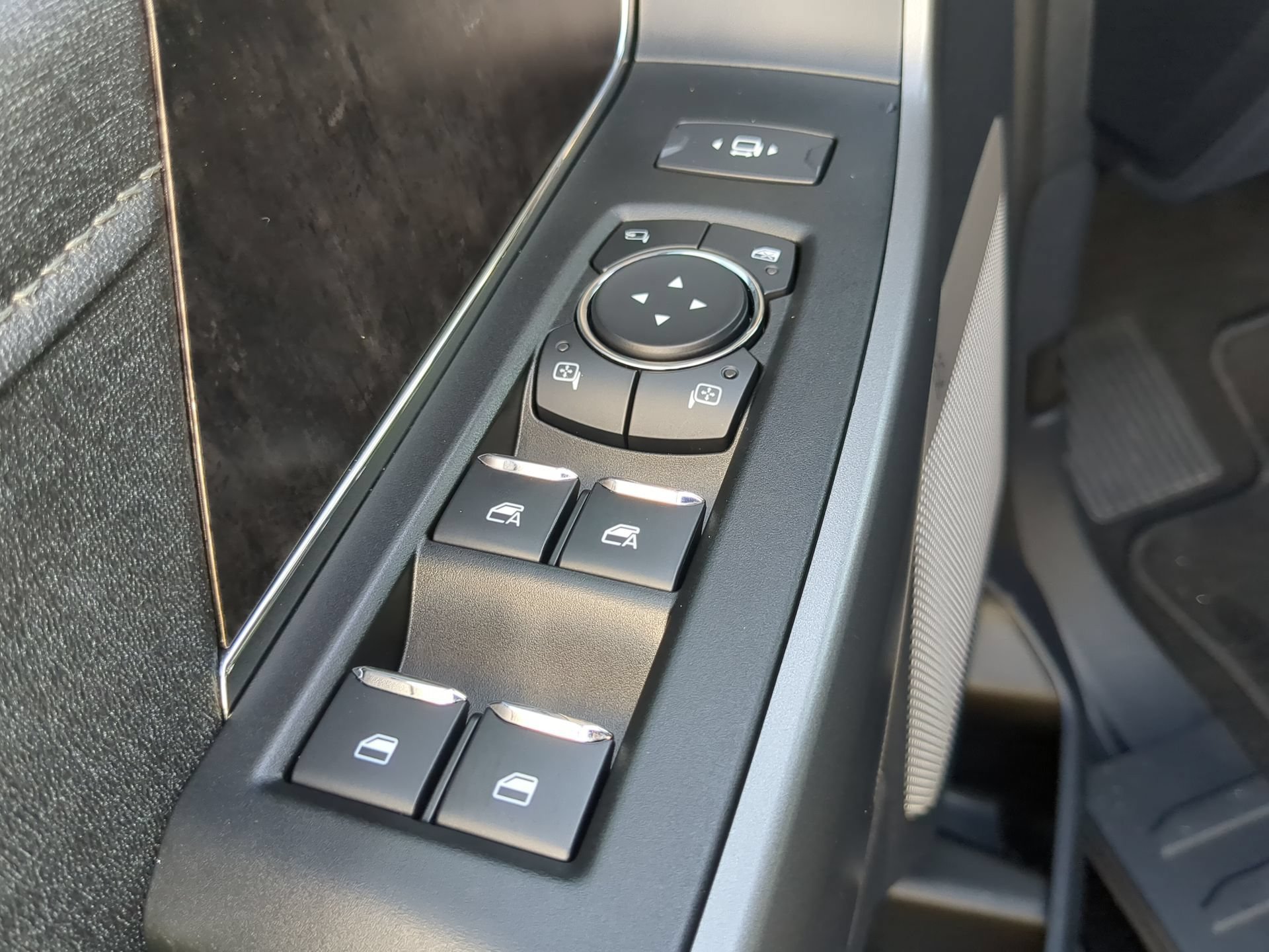 Used 2025 Ford F250 Lariat w/ Black Appearance Package AWD/4WD image 55