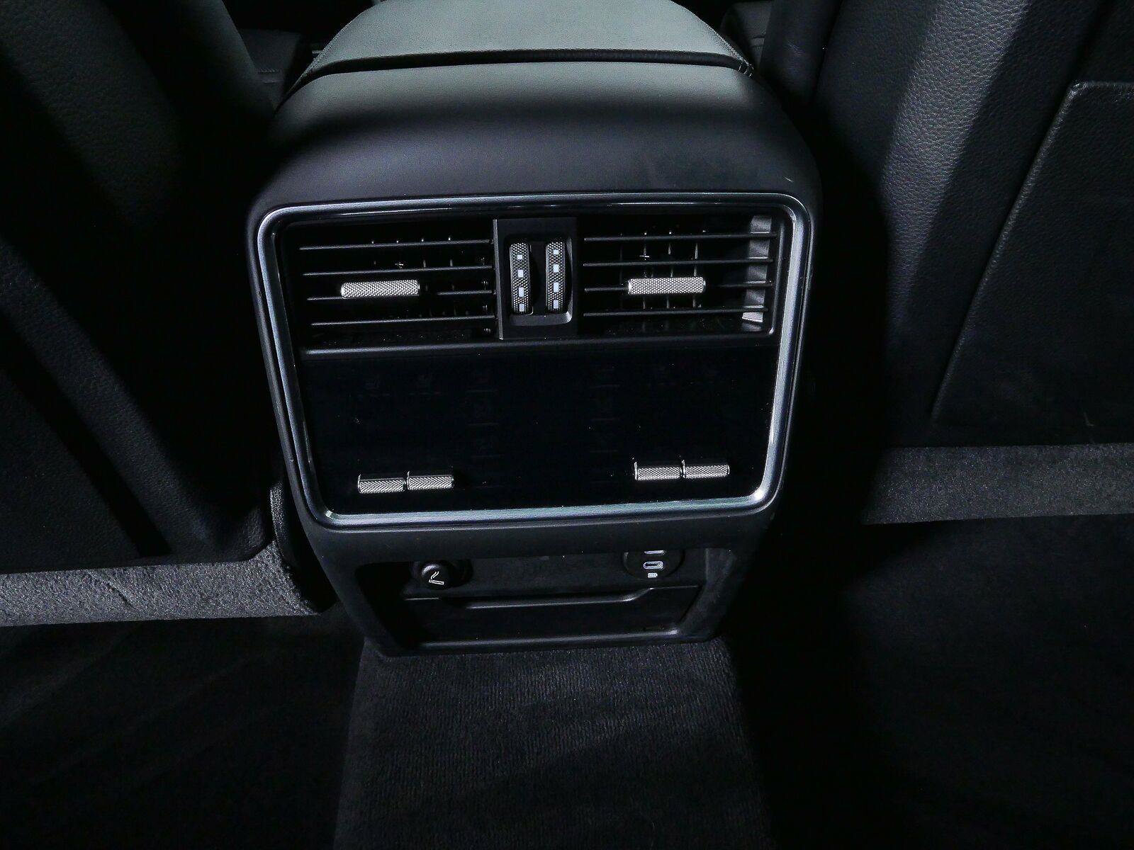 Certified 2022 Porsche Cayenne S Platinum AWD/4WD image 19