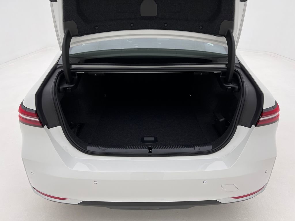 New 2026 BMW i5 eDrive40 w/ Premium Package image 7