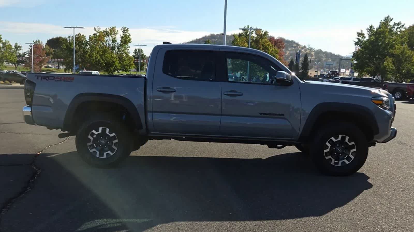 Used 2020 Toyota Tacoma TRD Off-Road AWD/4WD image 9