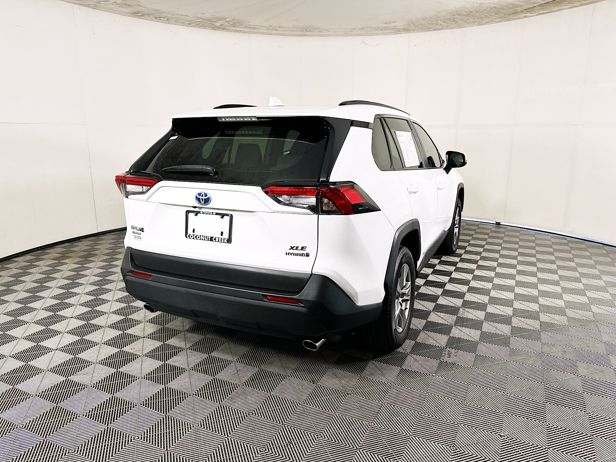 Used 2024 Toyota RAV4 XLE w/ Convenience Package AWD/4WD image 3