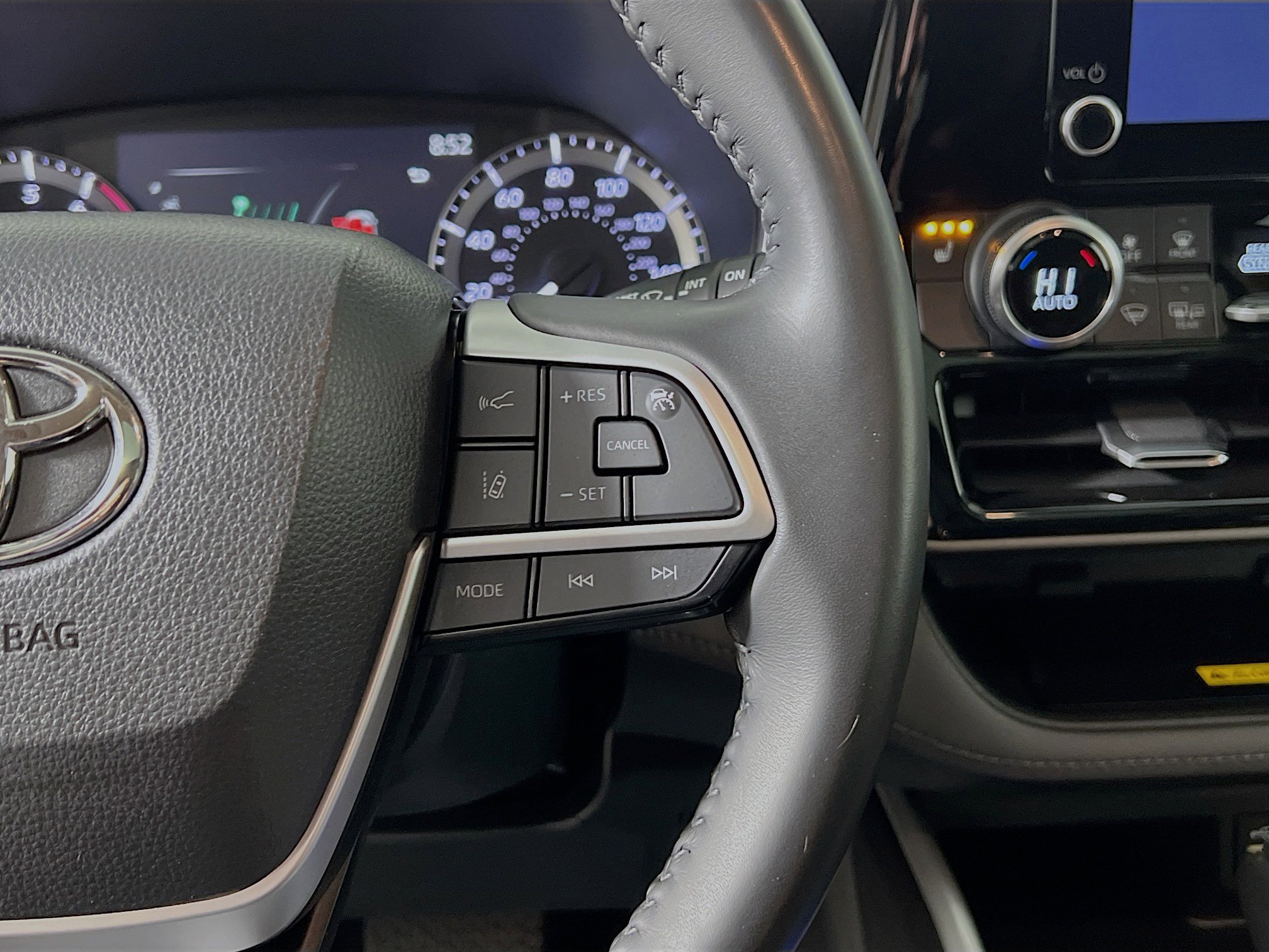 Used 2023 Toyota Highlander XLE image 20