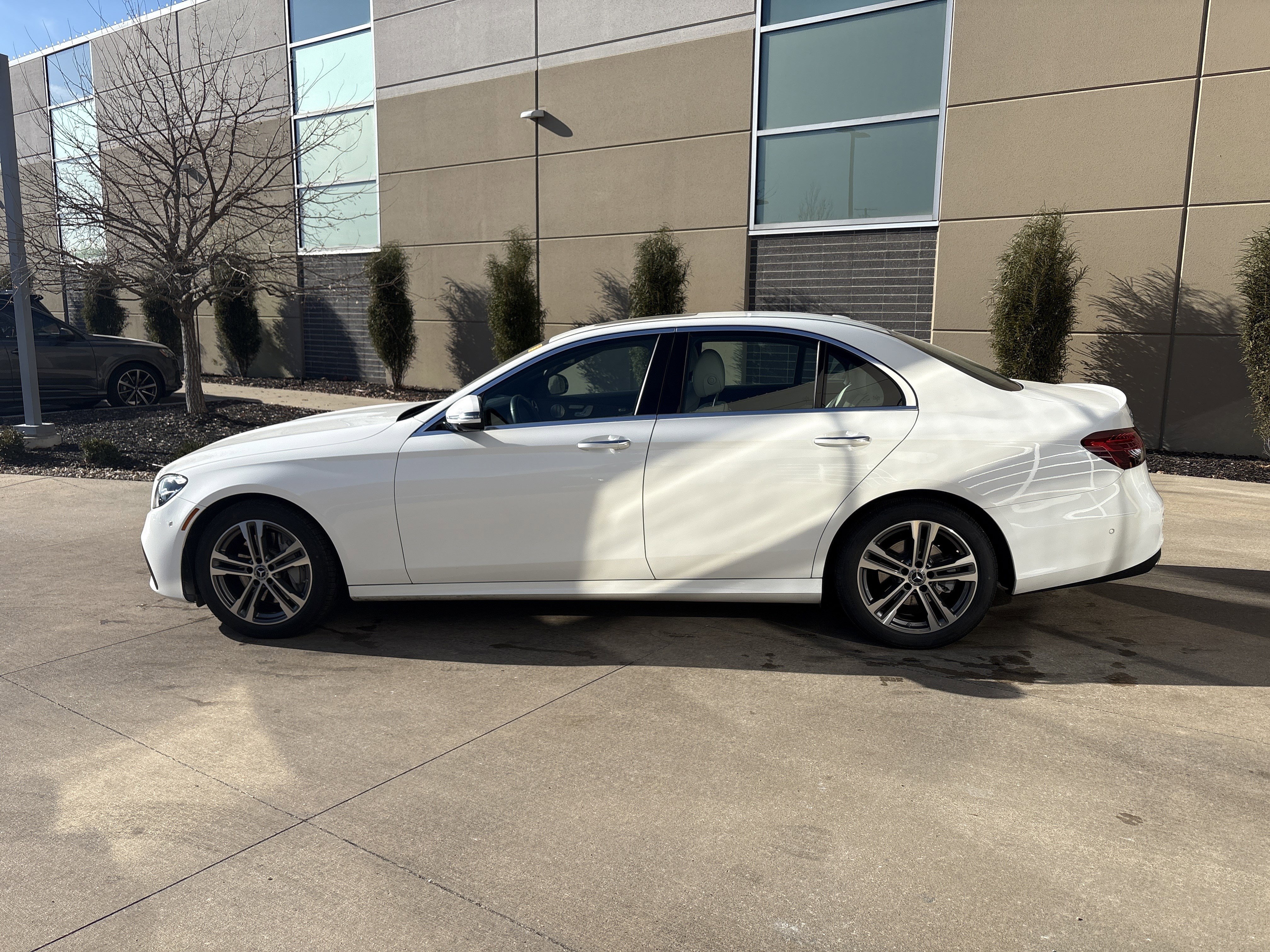 Used 2023 Mercedes-Benz E 350 4MATIC Sedan image 7
