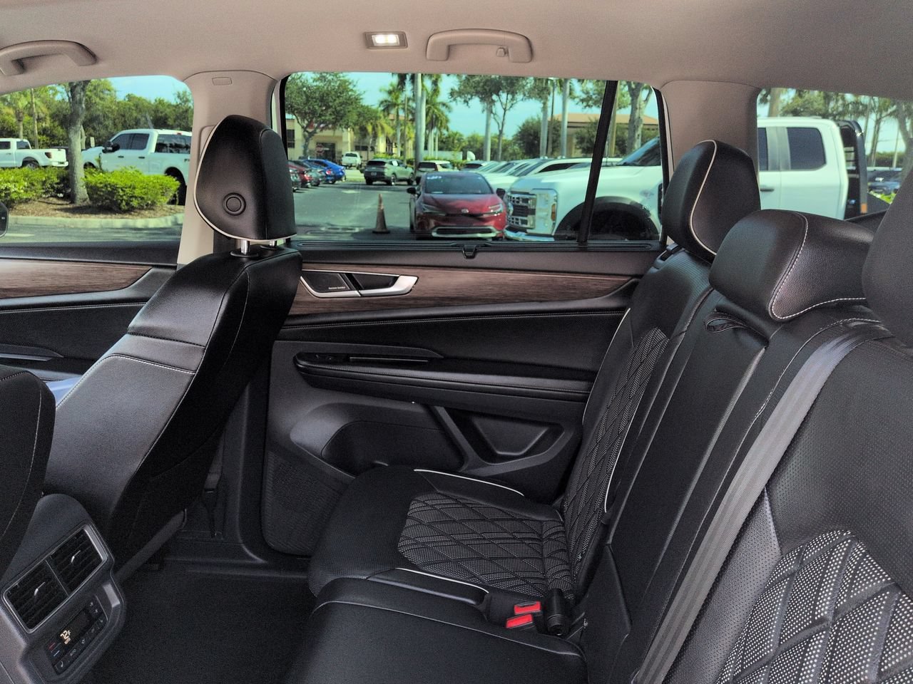 Used 2024 Volkswagen Atlas SEL Premium R-Line AWD/4WD image 14