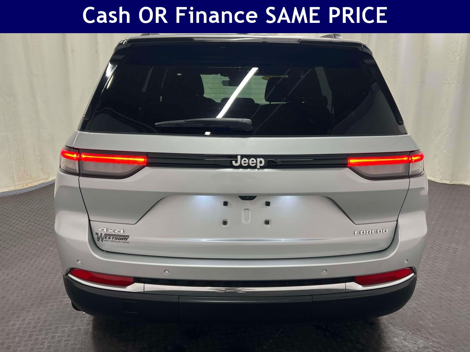 Certified 2025 Jeep Grand Cherokee Laredo X w/ Luxury Tech Group I AWD/4WD image 7