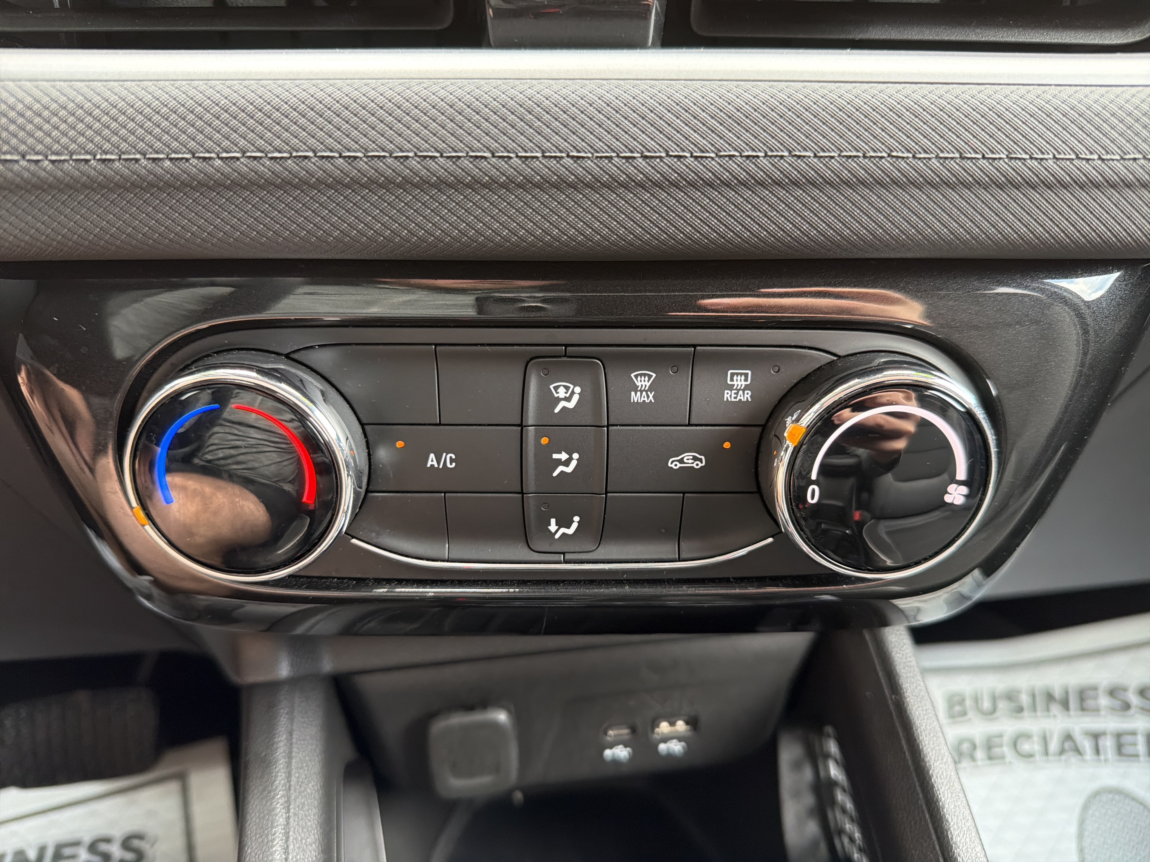 Used 2025 Chevrolet TrailBlazer LT AWD/4WD image 24