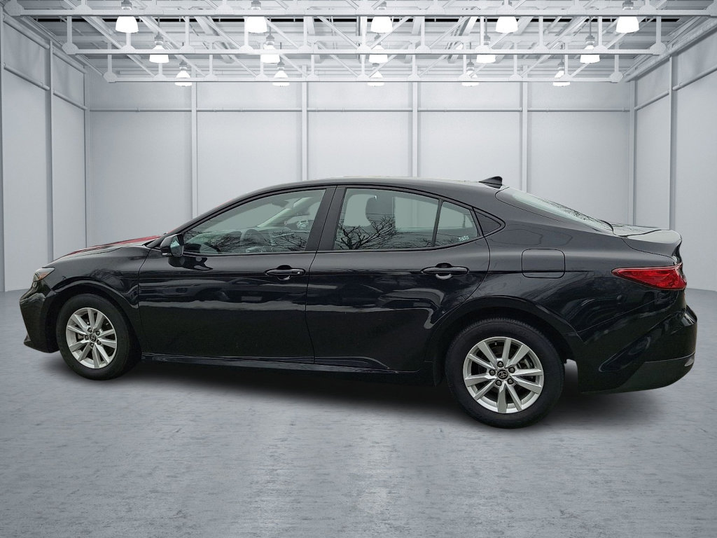 Used 2025 Toyota Camry LE image 2