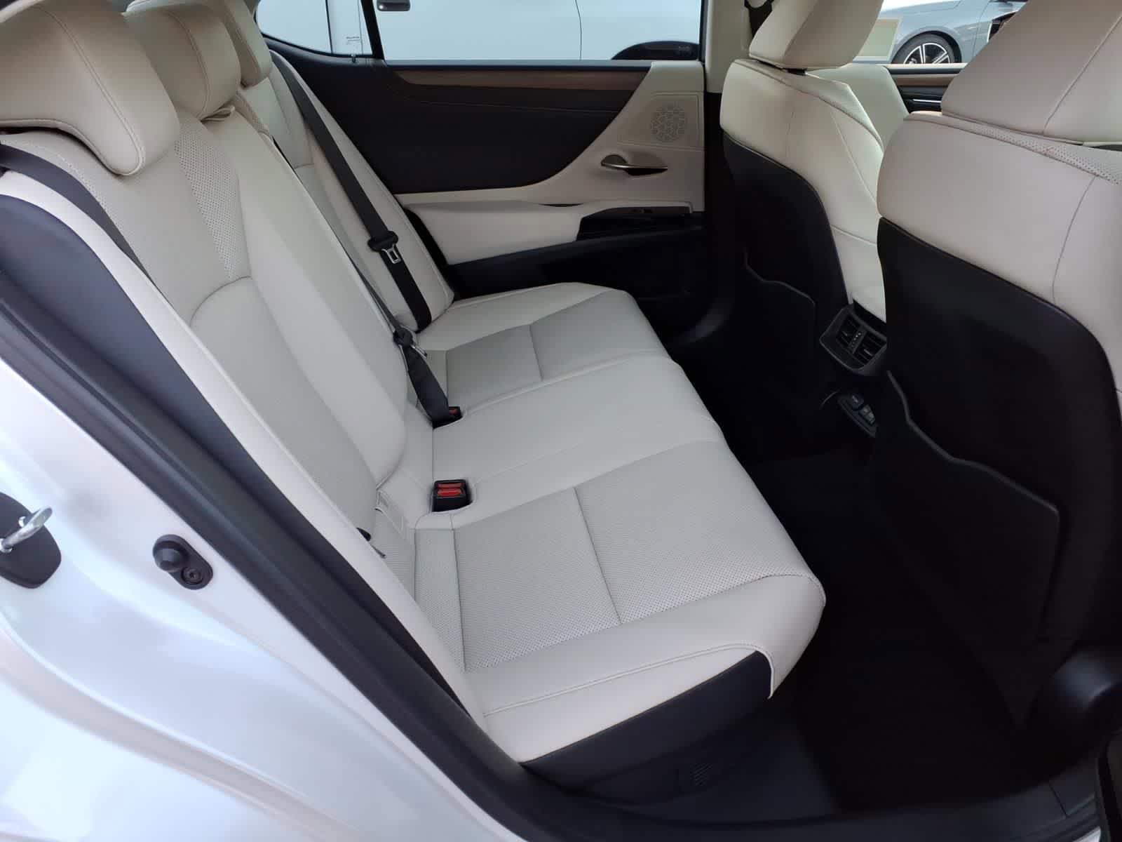 Used 2024 Lexus ES 300h w/ Premium Package FWD image 12
