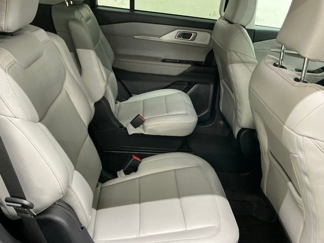 Used 2025 Ford Explorer Active w/ Active Comfort Package image 18