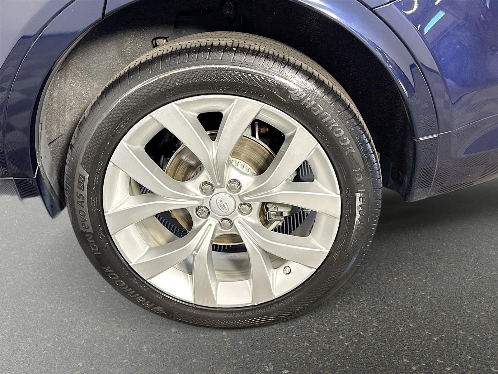 Used 2020 Land Rover Discovery Sport SE R-Dynamic image 32