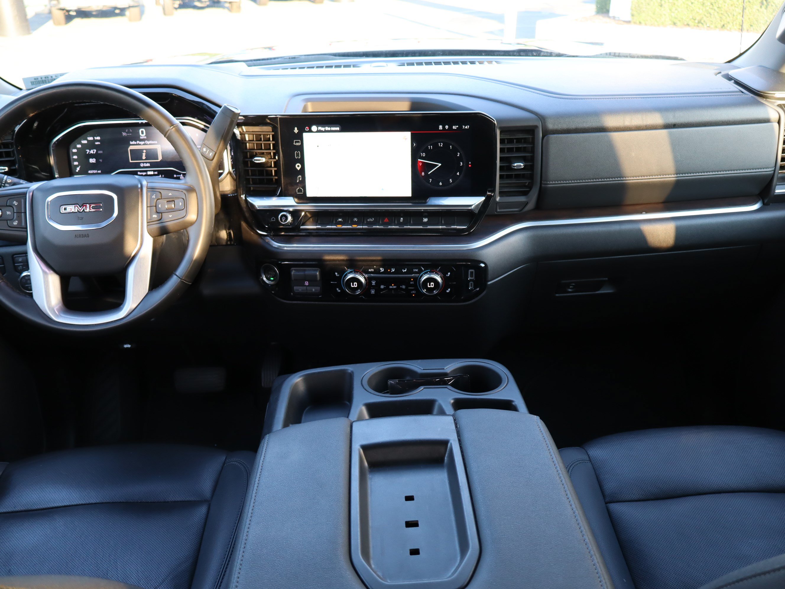 Used 2025 GMC Sierra 1500 SLT AWD/4WD image 16