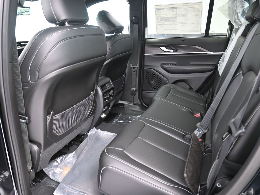 New 2025 Jeep Grand Cherokee Limited w/ Luxury Tech Group II image 18