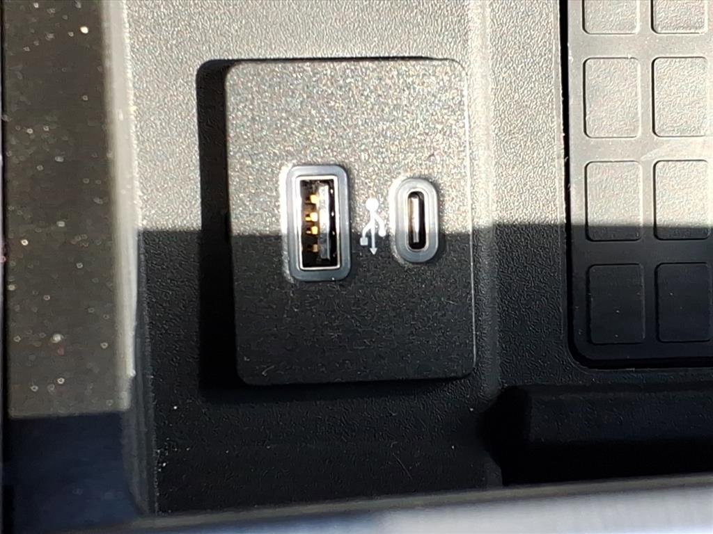 Used 2022 Ford F350 Platinum w/ FX4 Off-Road Package image 25