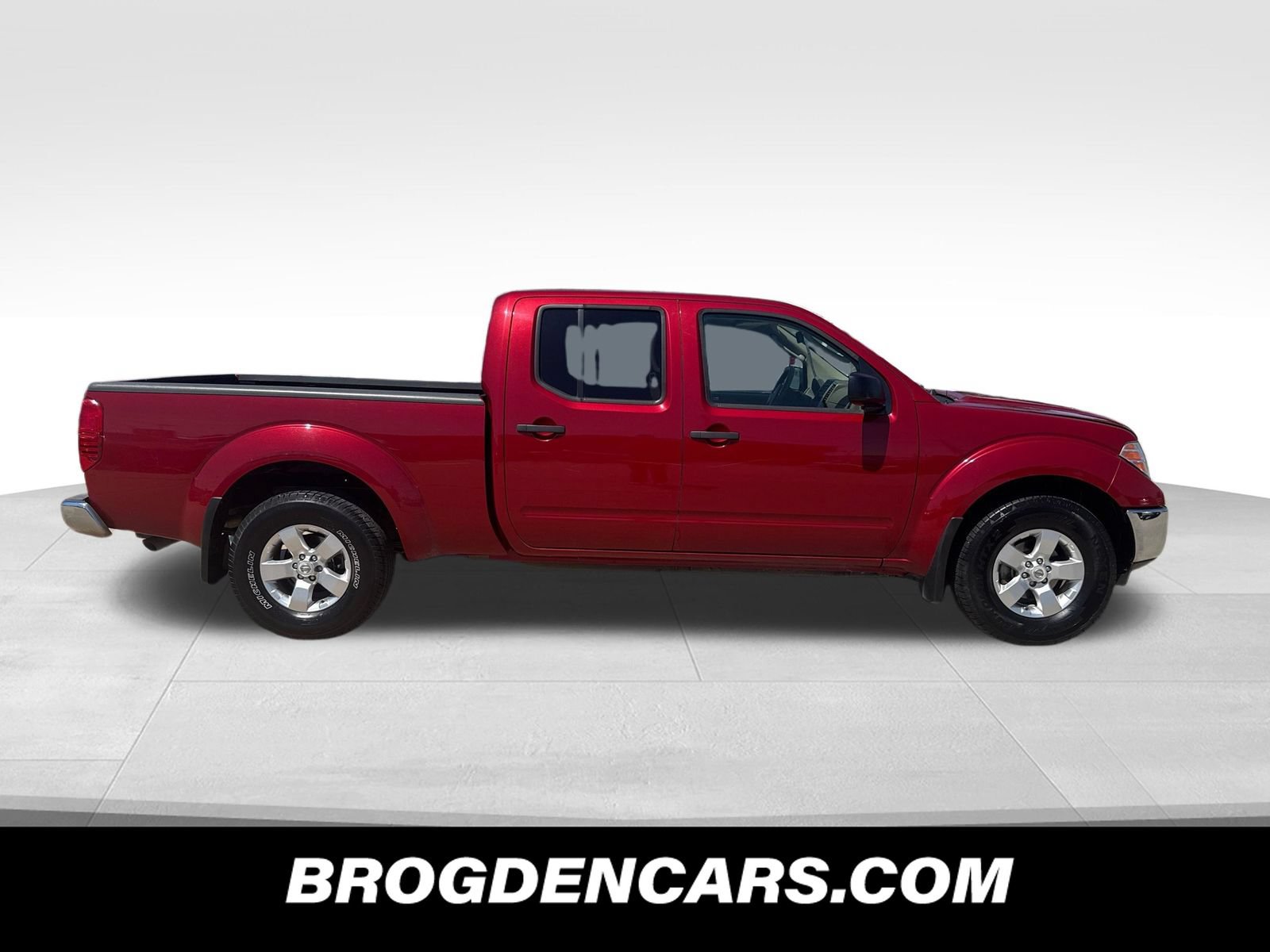 Used 2011 Nissan Frontier SV AWD/4WD image 2