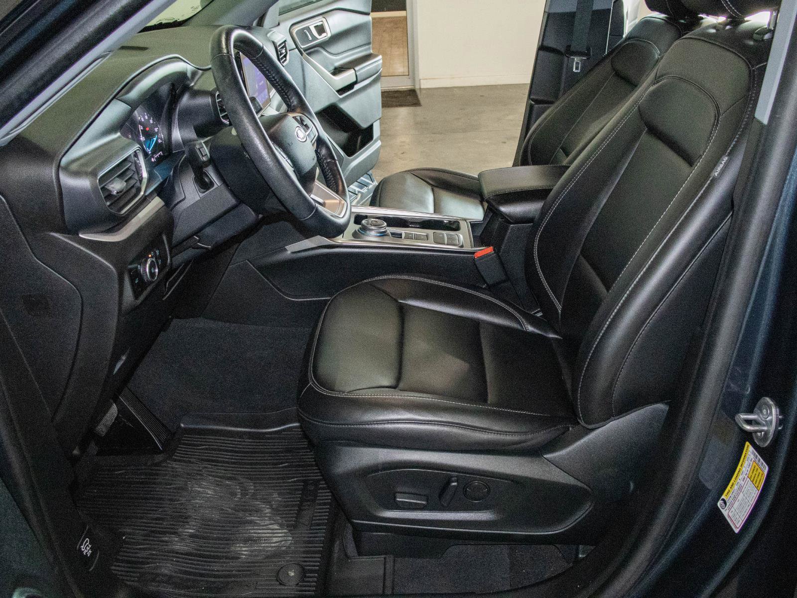 Used 2023 Ford Explorer XLT w/ Equipment Group 202A image 8