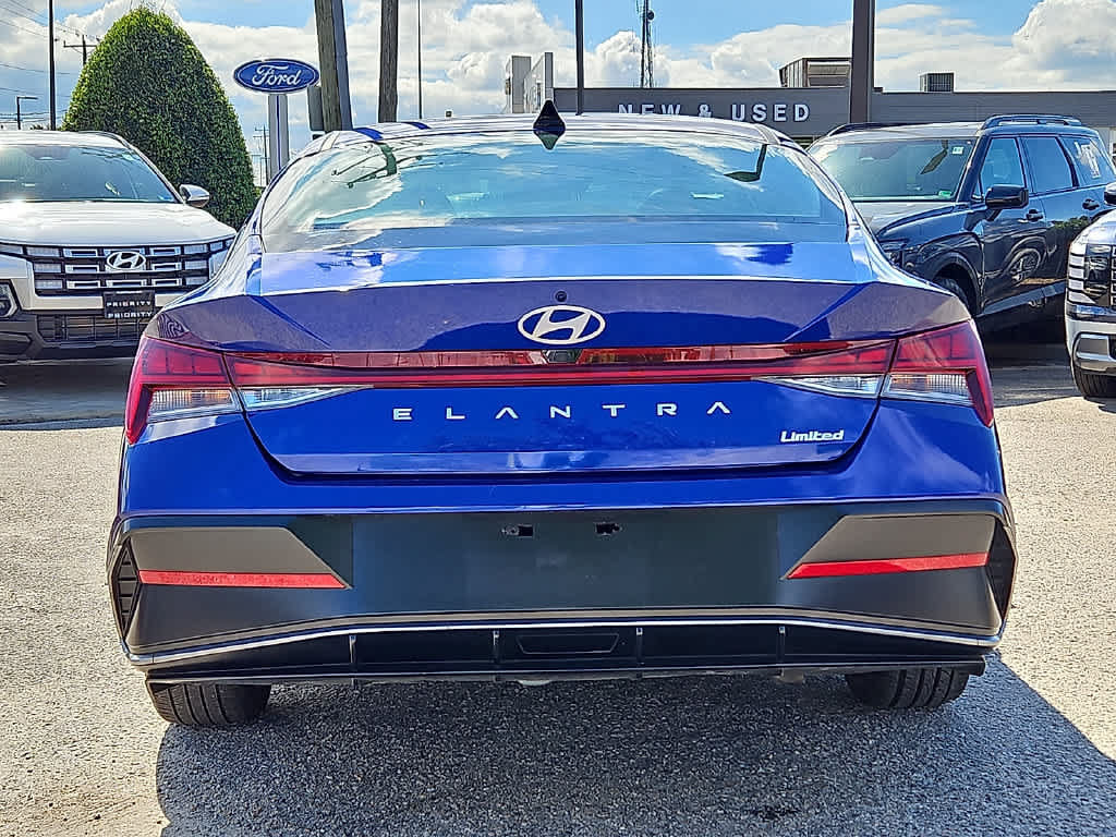 Used 2025 Hyundai Elantra Limited FWD image 5