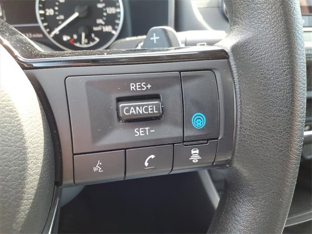 Used 2023 Nissan Rogue SV image 25