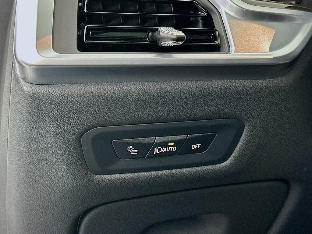 Used 2025 BMW X5 xDrive50e image 12