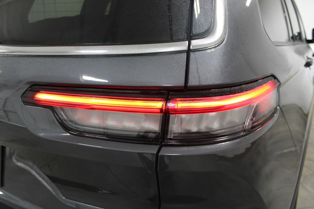 Used 2023 Jeep Grand Cherokee L Limited image 28