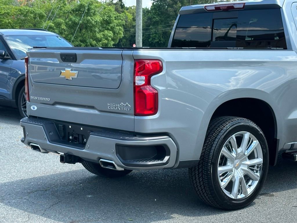 Used 2025 Chevrolet Silverado 1500 High Country w/ High Country Premium Package AWD/4WD image 45