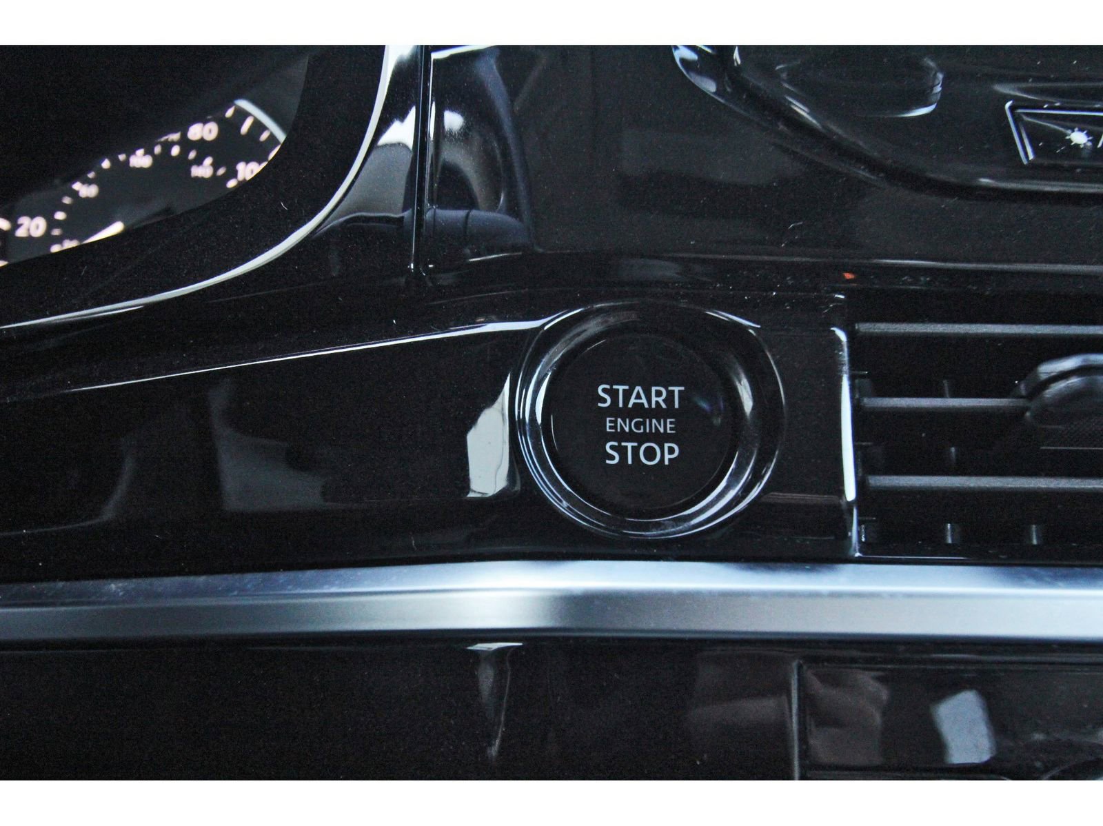 Used 2025 Nissan Pathfinder SL image 33