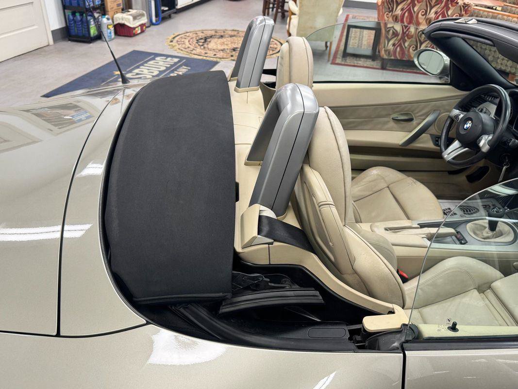Used 2004 BMW Z4 2.5i RWD image 20