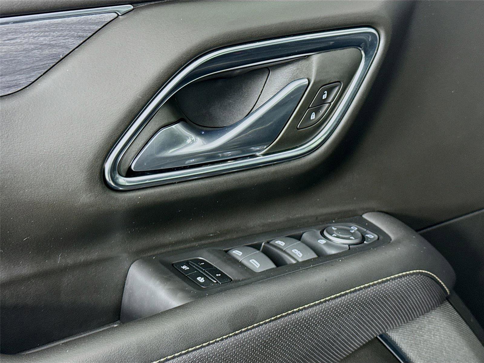 Used 2024 GMC Yukon SLT image 17