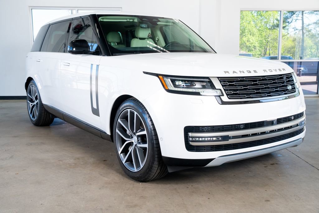 Used 2024 Land Rover Range Rover Long Wheelbase SE image 4