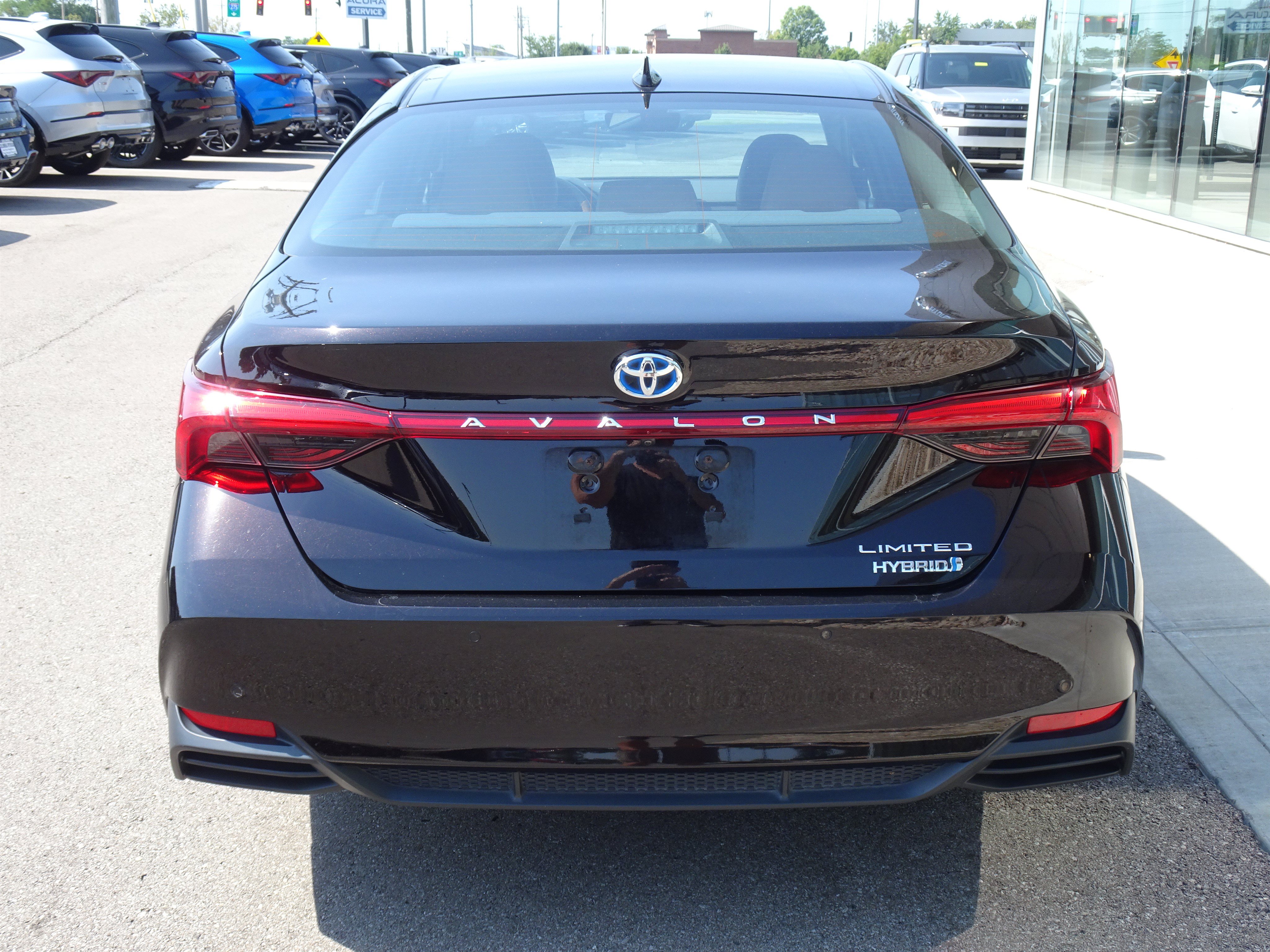 Used 2020 Toyota Avalon Limited w/ Advanced Safety Package FWD image 4