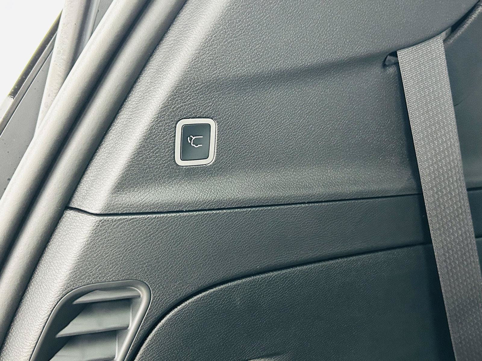 New 2026 Chrysler Voyager LX FWD image 29