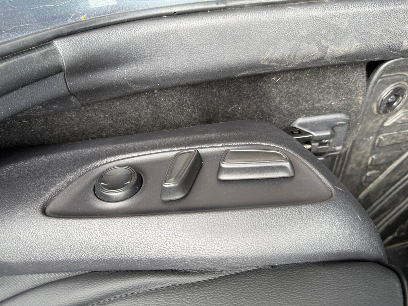Used 2022 Toyota Venza LE AWD/4WD image 14