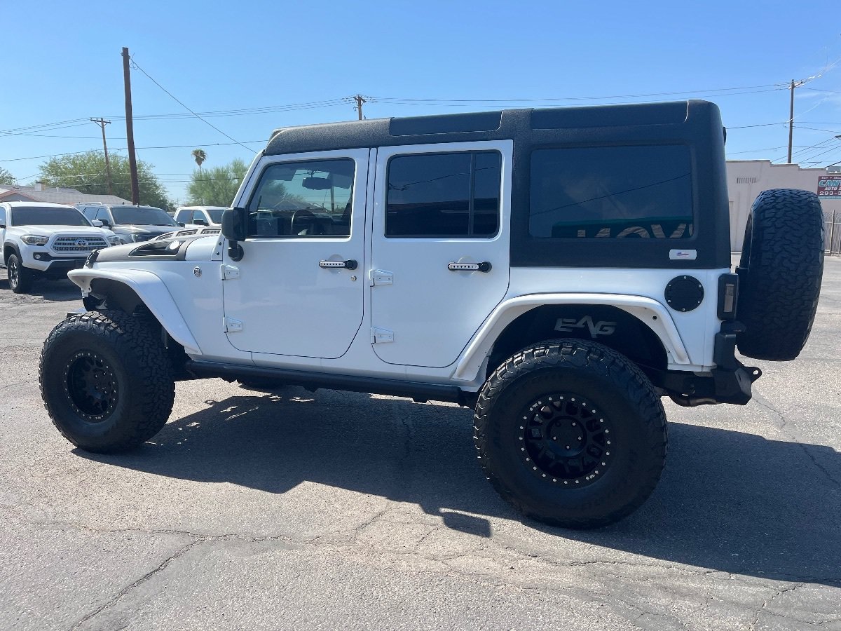 Used 2018 Jeep Wrangler Unlimited Rubicon w/ Connectivity Group AWD/4WD image 8
