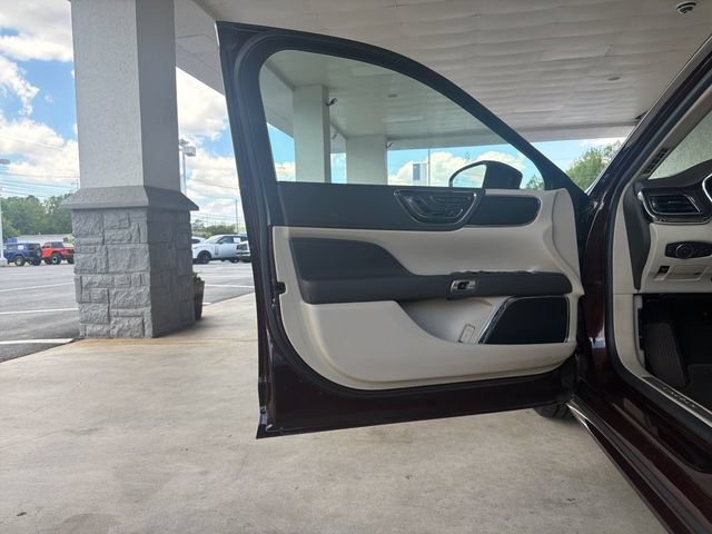 Used 2019 Lincoln Continental Select FWD image 22