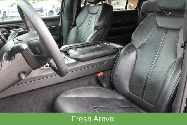 Used 2024 Jeep Wagoneer L Series II w/ Flexible Seating Group AWD/4WD image 12
