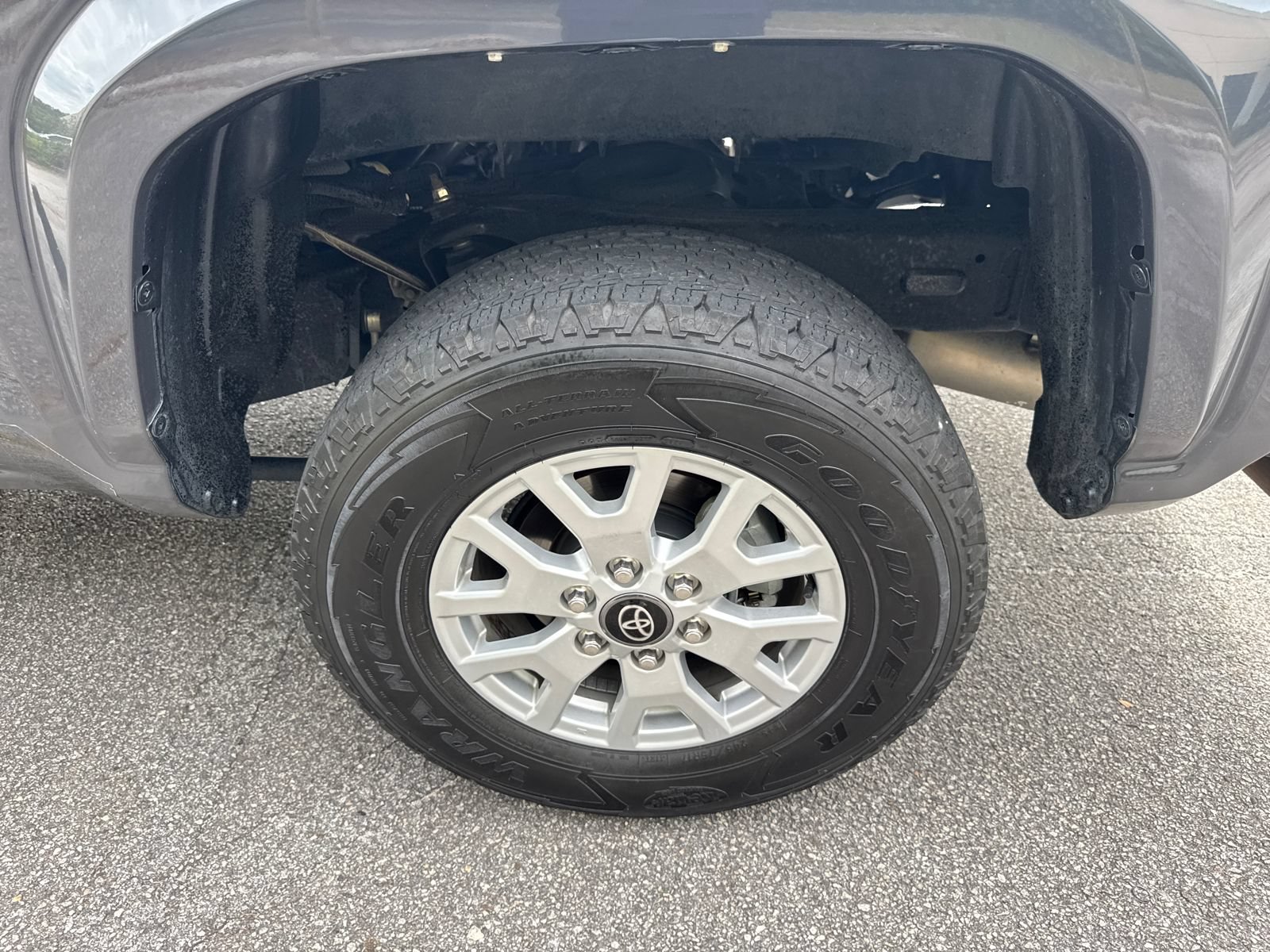 Used 2024 Toyota Tacoma SR5 AWD/4WD image 19