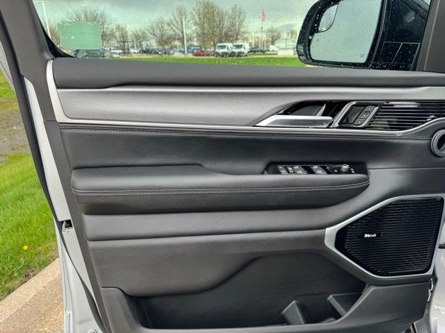 New 2026 Jeep Grand Wagoneer Limited AWD/4WD image 8