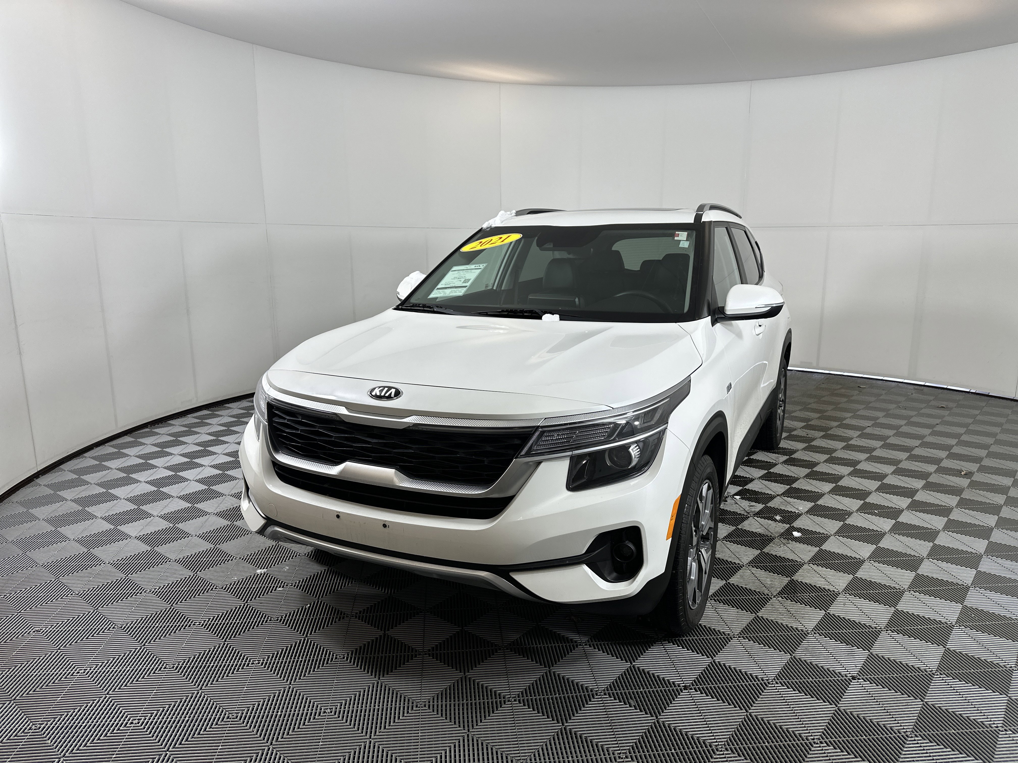 Certified 2021 Kia Seltos EX image 2